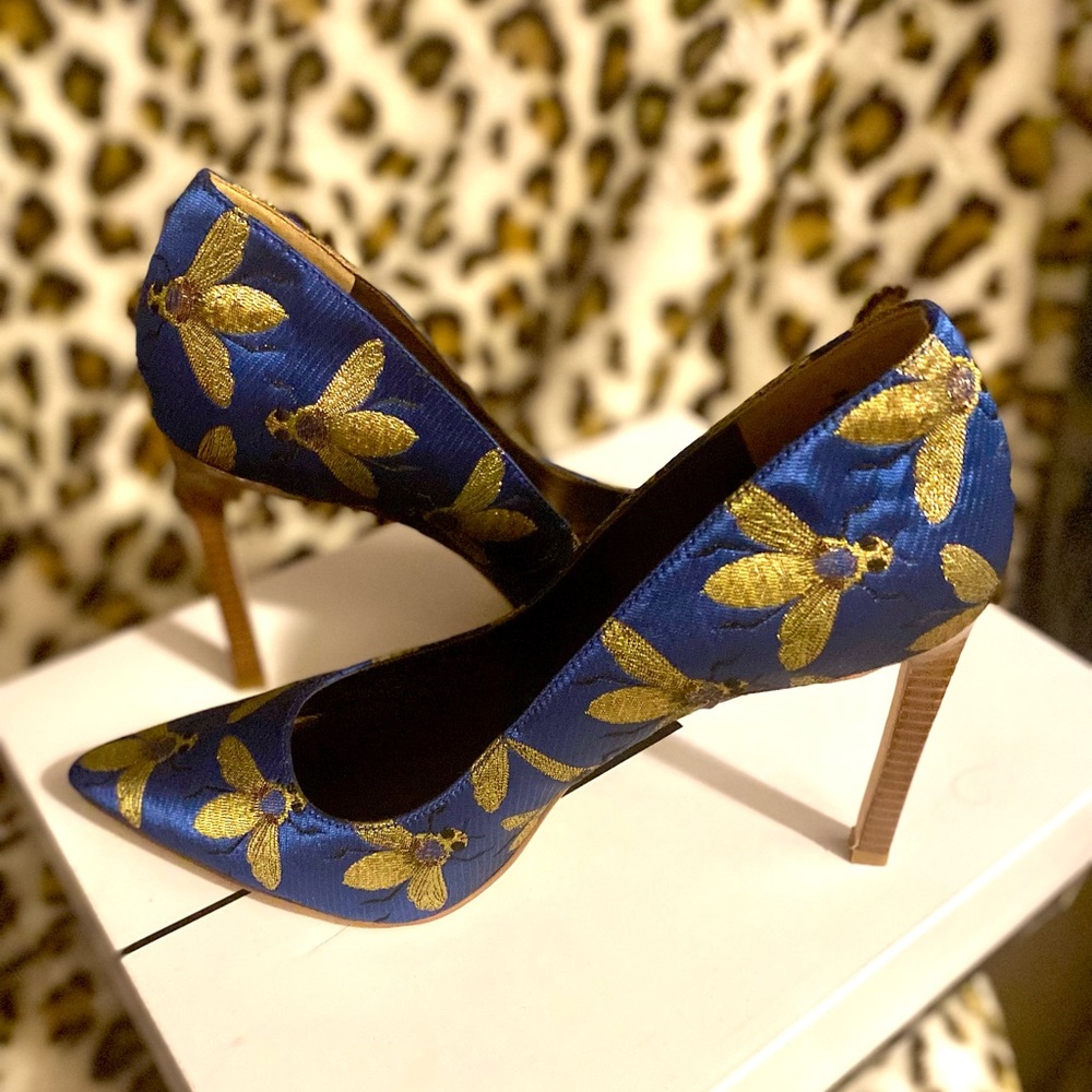 Nine West Unique Bee Print pump